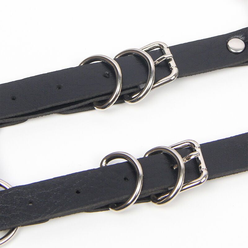 HARNESS WITH STRAPS AND CHAIN DETAILS