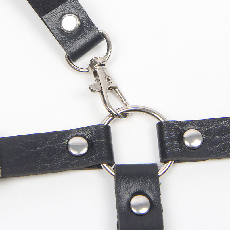 HARNESS WITH STRAPS AND CHAIN DETAILS